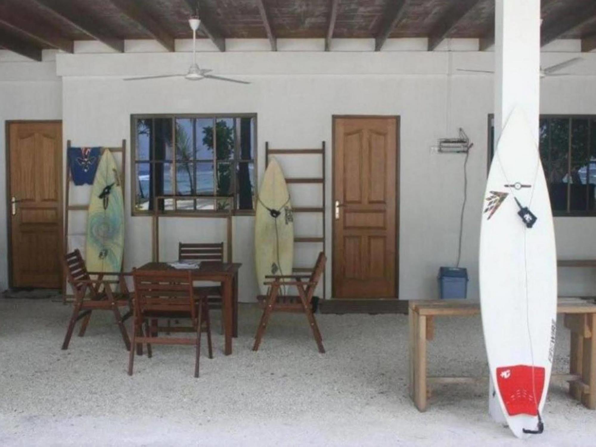 Thulusdhoo Surf Camp Guest House Luaran gambar